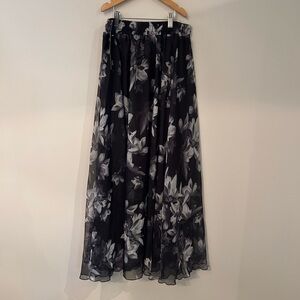 Chic Black and Gray Floral Maxi Skirt